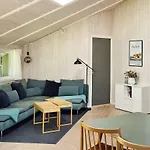 7 Person In Graested-by Traum