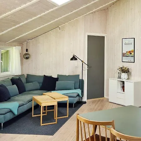 7 Person In Graested-by Traum