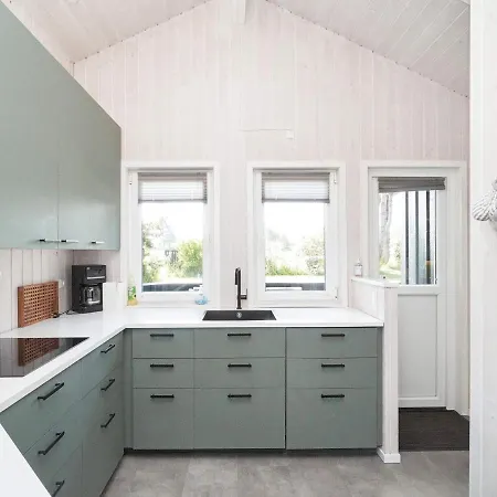 7 Person In Graested-by Traum