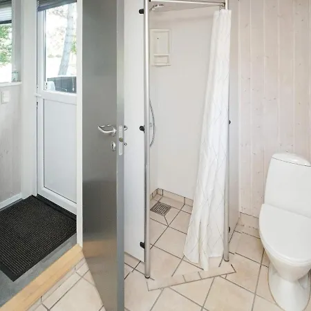 7 Person In Graested-by Traum Græsted