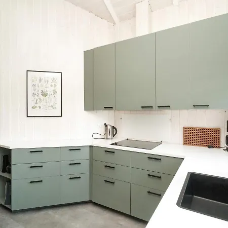 7 Person In Graested-by Traum *