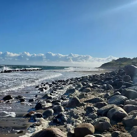 7 Person In Graested-by Traum *