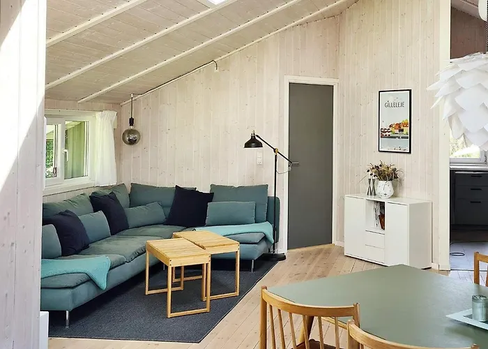 7 Person In Graested-by Traum