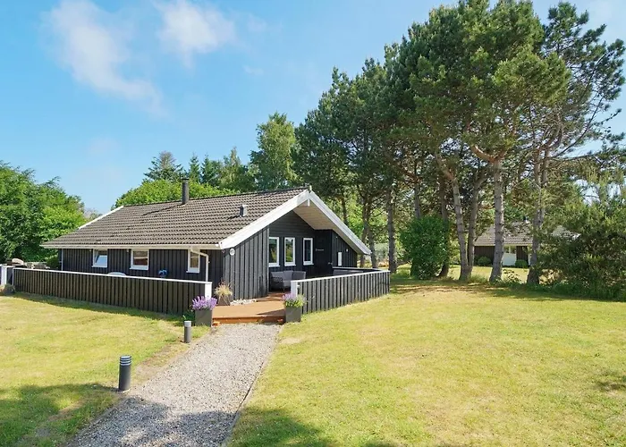 7 Person In Graested-by Traum