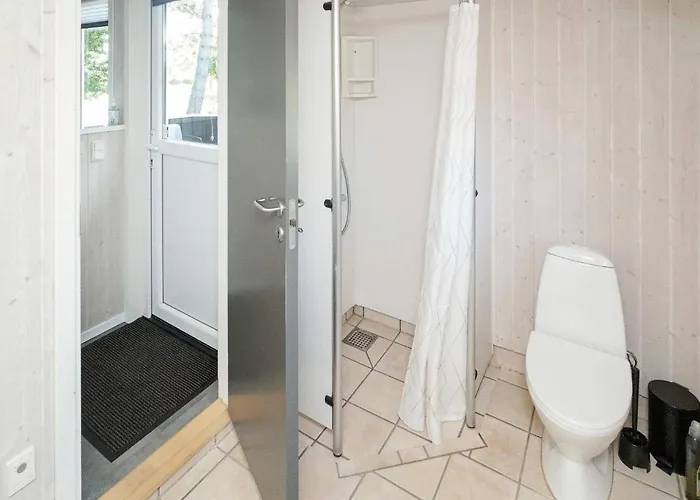 7 Person In Graested-by Traum Græsted