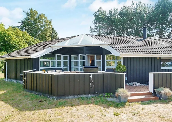 7 Person In Graested-by Traum