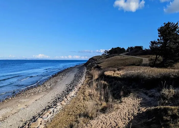 7 Person In Graested-by Traum *