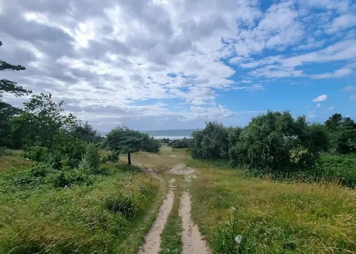 7 Person In Graested-by Traum